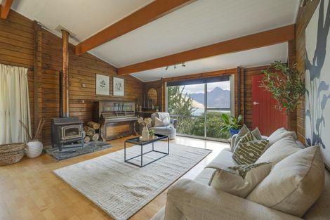 Photo of property in 22 Mckerrow Place, Sunshine Bay, Queenstown, 9300