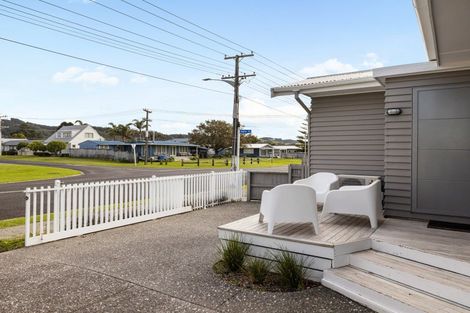 Photo of property in 220a Ocean Road, Whangamata, 3620