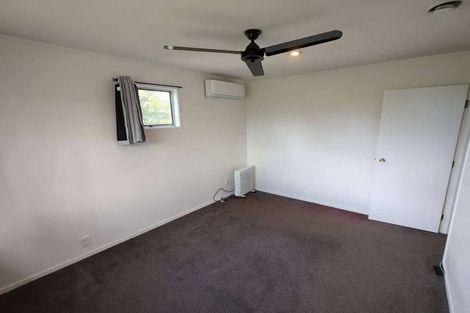 Photo of property in 30 Pipitea Place, Massey, Auckland, 0614