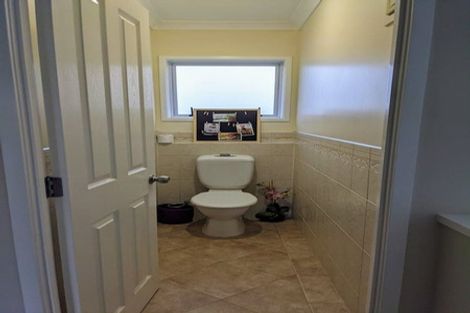 Photo of property in 90 Exmouth Road, Northcote, Auckland, 0627