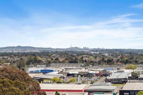Photo of property in Twin Towers, 811/17 Putney Way, Manukau, Auckland, 2104