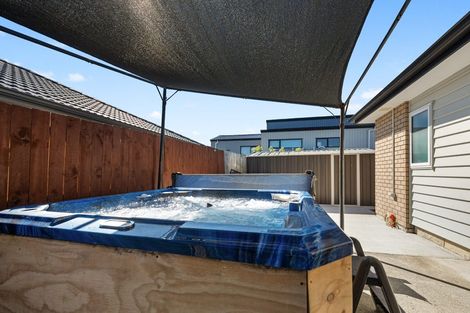 Photo of property in 5 Minerva Avenue, Helensville, 0800