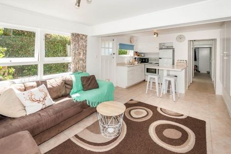 Photo of property in 2/21 Malters Place, Browns Bay, Auckland, 0630