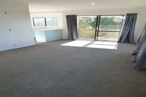 Photo of property in 14a Warrington Grove, Newlands, Wellington, 6037