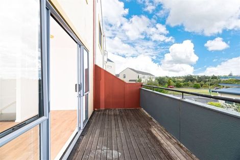 Photo of property in Lakeview Terrace, 19/14 Ambrico Place, New Lynn, Auckland, 0600