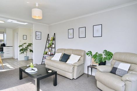 Photo of property in 2/90 Queenspark Drive, Parklands, Christchurch, 8083