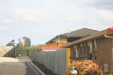 Photo of property in 5 Heaphy Place, Pukehangi, Rotorua, 3015