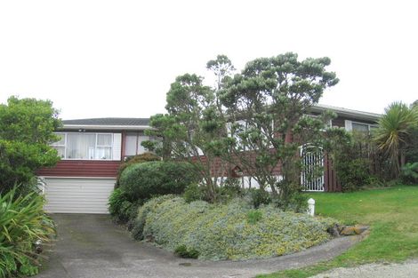 Photo of property in 31 Cheyne Walk, Newlands, Wellington, 6037