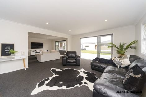 Photo of property in 14 Freedom Drive, Kelvin Grove, Palmerston North, 4414