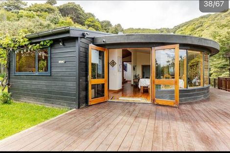 Photo of property in 5 Whiorau Grove, Lowry Bay, Lower Hutt, 5013