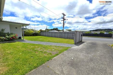 Photo of property in 21 Totara Park Road, Clouston Park, Upper Hutt, 5018