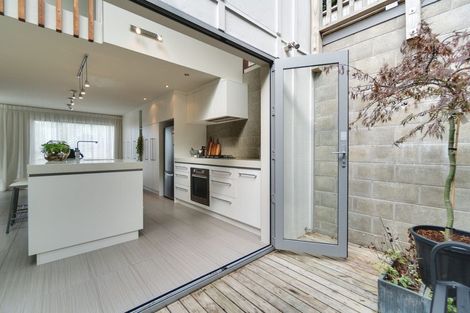 Photo of property in 44 Maida Vale Road, Roseneath, Wellington, 6011