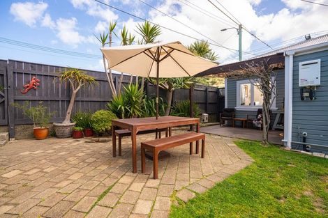 Photo of property in 187 Queens Drive, Lyall Bay, Wellington, 6022