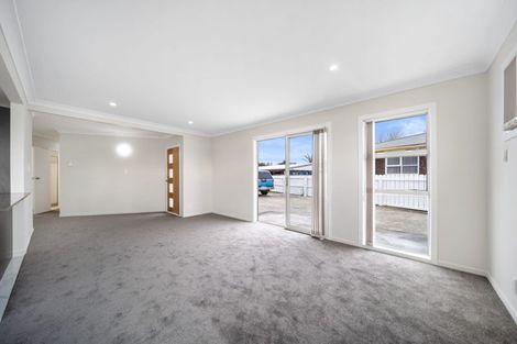 Photo of property in 4 Convair Crescent, Mangere, Auckland, 2022