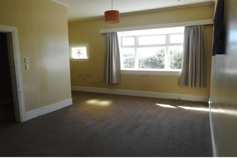 Photo of property in 82 Kelburn Parade, Kelburn, Wellington, 6012