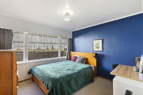 Photo of property in 52 Queens Road, Glen Avon, New Plymouth, 4312