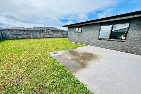 Photo of property in 12 Olney Court, One Tree Point, 0118