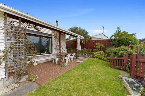 Photo of property in 6 William Street, Waikanae Beach, Waikanae, 5036