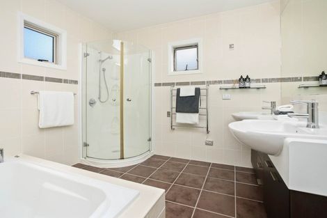 Photo of property in 51 Harbour View Road, Te Atatu Peninsula, Auckland, 0610