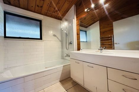 Photo of property in 11a Pendene Place, Forrest Hill, Auckland, 0620