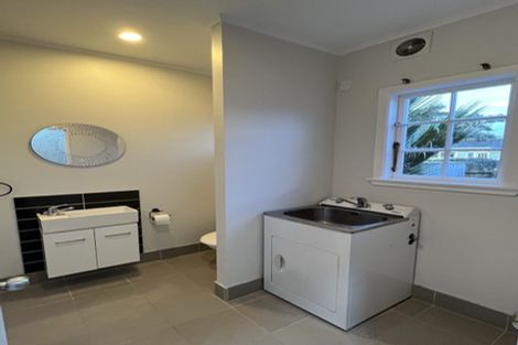 Photo of property in 1/28 Beach Road, Castor Bay, Auckland, 0620