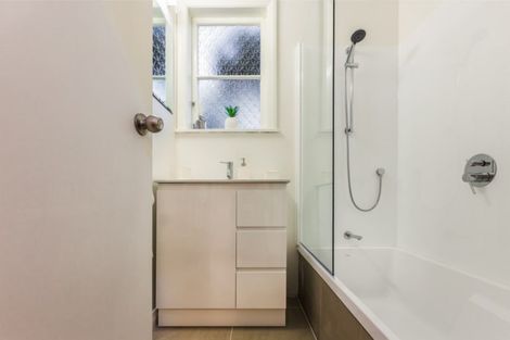 Photo of property in 51 Renfrew Avenue, Sandringham, Auckland, 1041