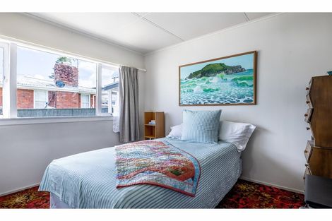 Photo of property in 11 Archlynn Road, Kelston, Auckland, 0602