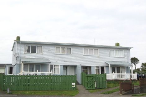 Photo of property in 14-16 Resolution Place, Marfell, New Plymouth, 4310