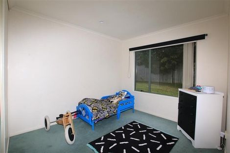 Photo of property in 22 San Pedro Place, Henderson, Auckland, 0612