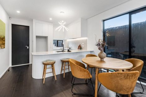 Photo of property in 15 Humariri Street, Point Chevalier, Auckland, 1022