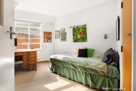 Photo of property in Wharenui Apartments, 274 Oriental Parade, Oriental Bay, Wellington, 6011