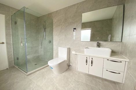 Photo of property in 42 Mcwhirters Farm Lane, Massey, Auckland, 0614