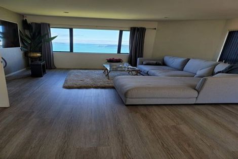 Photo of property in 75a Dress Circle, Newlands, Wellington, 6037