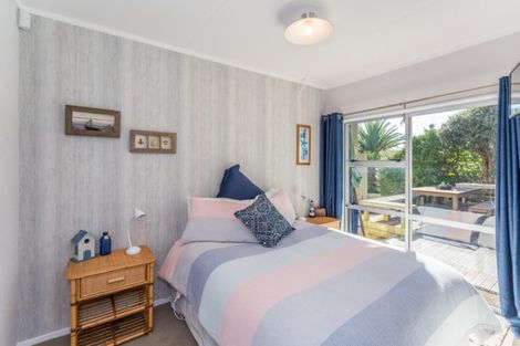 Photo of property in 20 Kent Avenue, Waitarere Beach, Levin, 5510