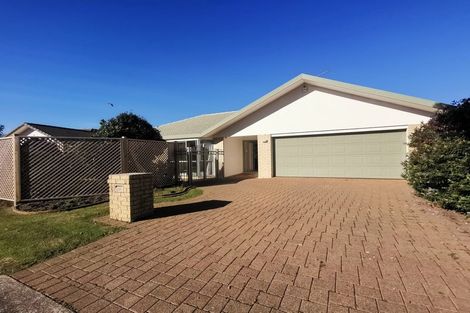 Photo of property in 6 Longford Park Drive, Takanini, 2112