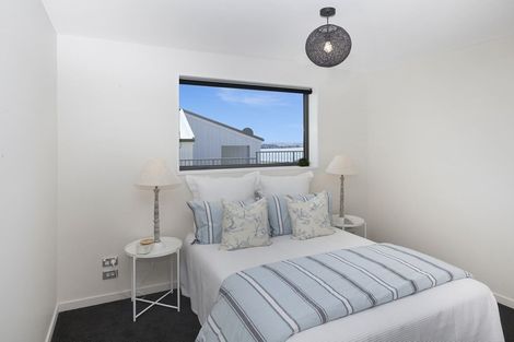 Photo of property in 8 Saint Remy Lane, Redcliffs, Christchurch, 8081