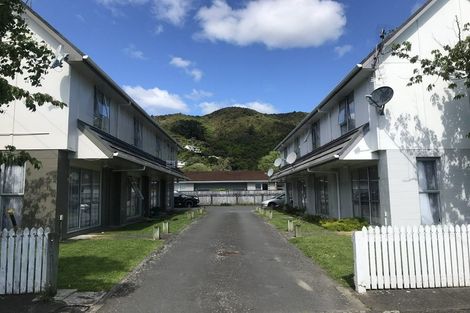 Photo of property in 4b Flock Grove, Fairfield, Lower Hutt, 5011