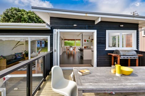 Photo of property in 24 Barrier View Road, Leigh, 0985