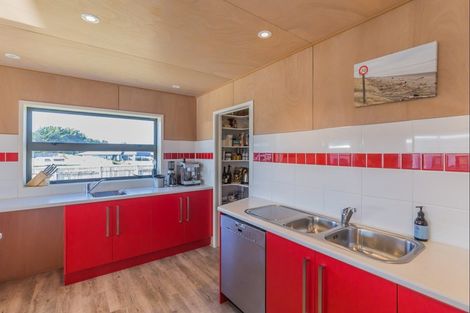 Photo of property in 35 Barling Street, Himatangi Beach, Foxton, 4891