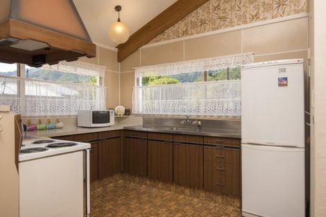 Photo of property in 244 Waikawa Road, Waikawa, Picton, 7220