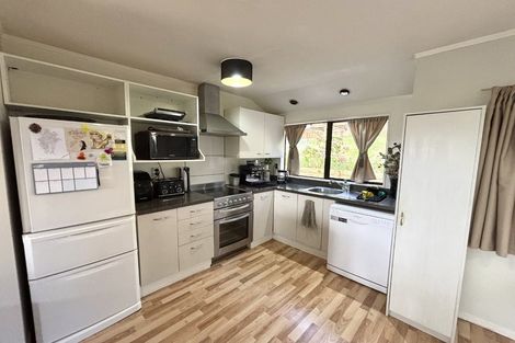 Photo of property in 22 Albatross Close, Whitby, Porirua, 5024