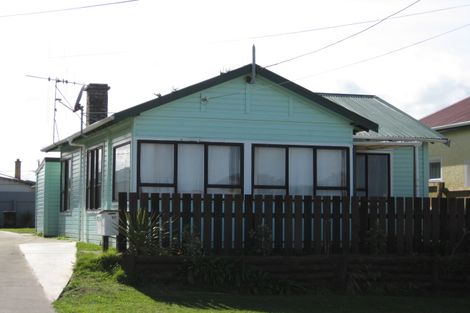 Photo of property in 30 Matai Street, Castlecliff, Whanganui, 4501