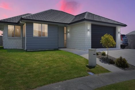 Photo of property in 10 Roto View, One Tree Point, 0118