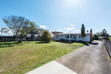 Photo of property in 218 Edmonton Road, Te Atatu South, Auckland, 0610