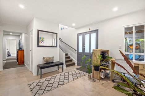 Photo of property in 2 Lyons Avenue, Murrays Bay, Auckland, 0630