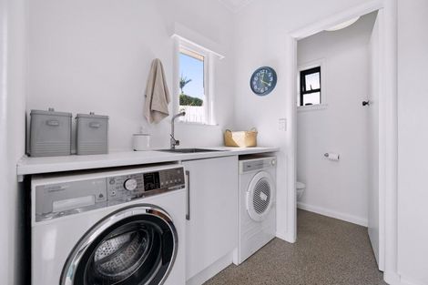 Photo of property in 12 Wairoa Road, Narrow Neck, Auckland, 0624
