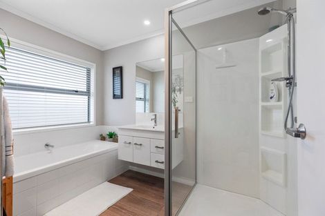 Photo of property in 30 Cupples Street, Papamoa Beach, Papamoa, 3118