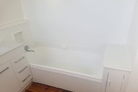 Photo of property in 15 Farringdon Street, Glen Innes, Auckland, 1072