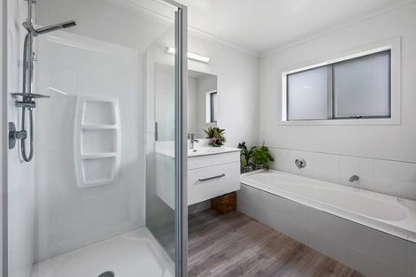 Photo of property in 8 Larches Lane, Kinloch, Taupo, 3377