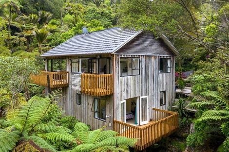 Photo of property in 53 Rimu Road, Oratia, Auckland, 0604